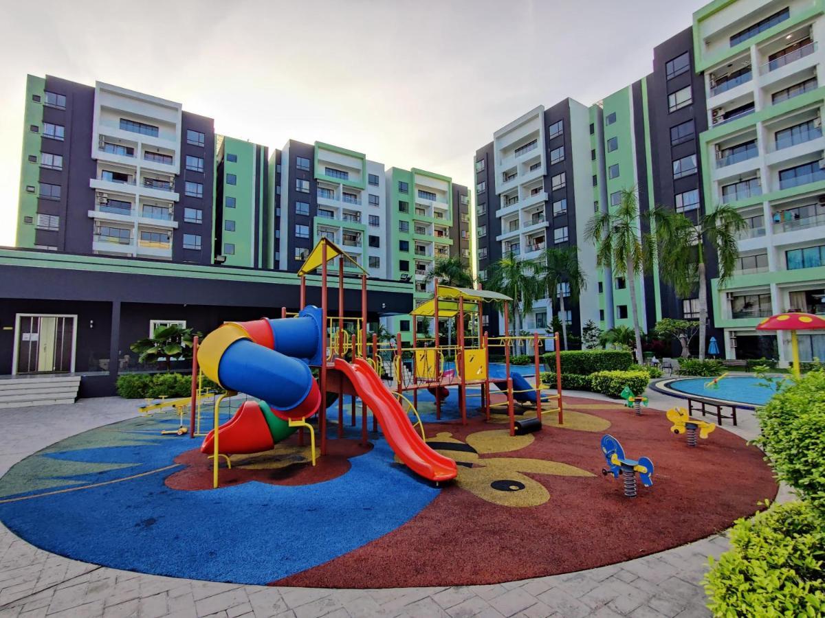 Kt's Homestay- Corner Unit - Manhattan Water Park- Station 18 Apartment