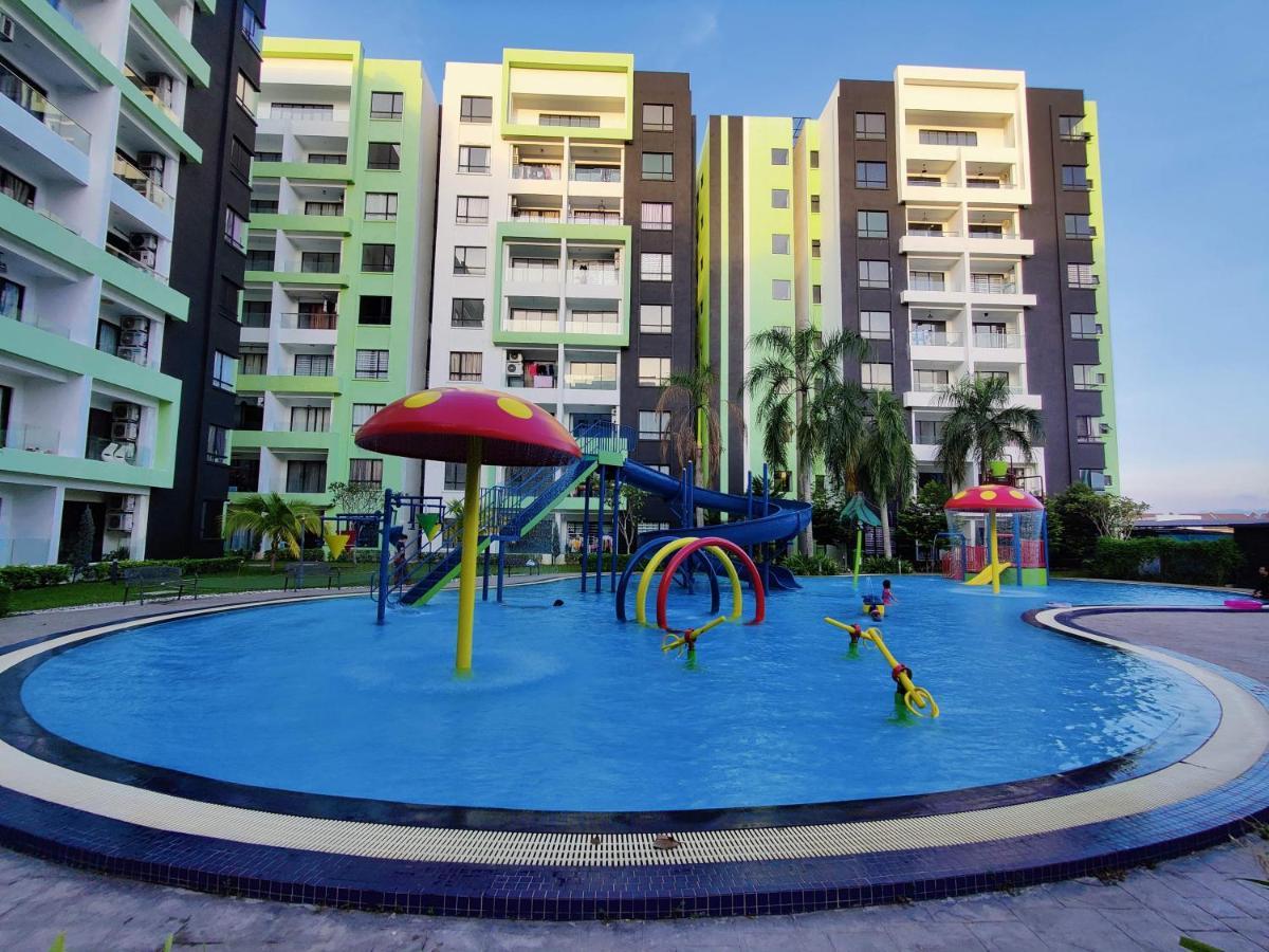 Kt's Homestay- Corner Unit - Manhattan Water Park- Station 18 * Ipoh