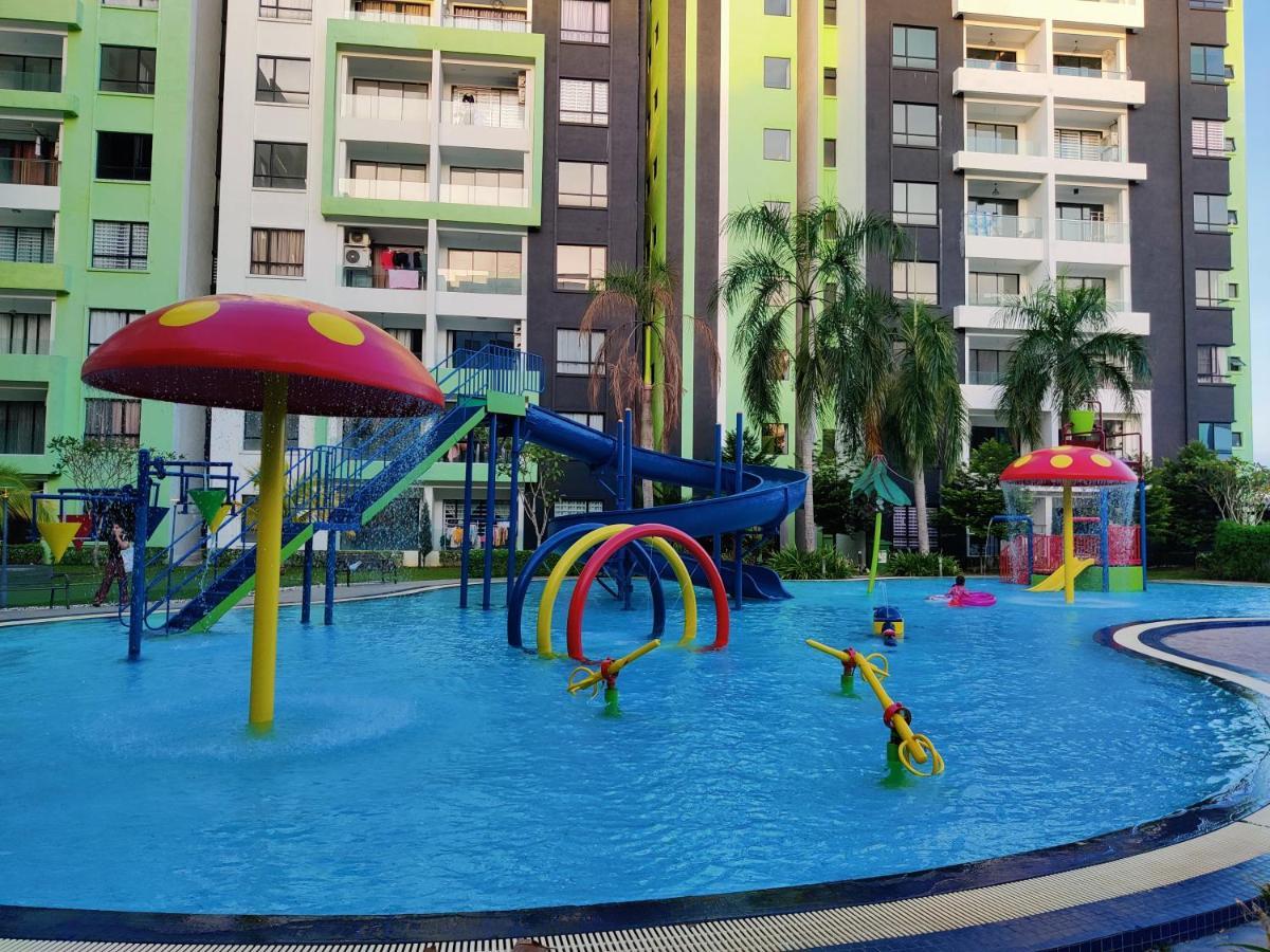 Kt's Homestay- Corner Unit - Manhattan Water Park- Station 18 Apartment Ipoh