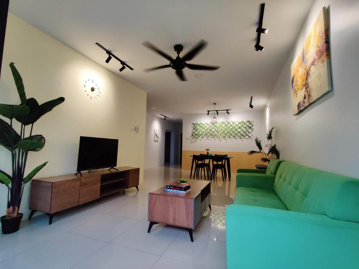 Kt's Homestay- Corner Unit - Manhattan Water Park- Station 18 *