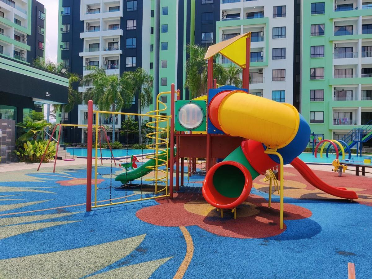 Kt's Homestay- Corner Unit - Manhattan Water Park- Station 18 Apartment