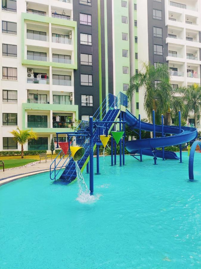 Kt's Homestay- Corner Unit - Manhattan Water Park- Station 18 *