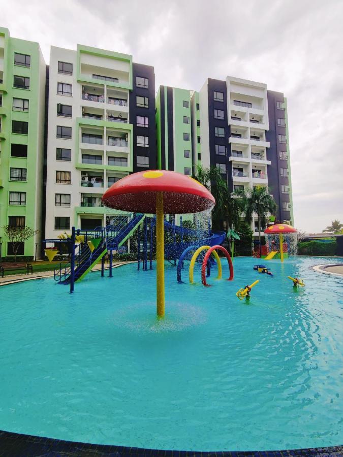 Kt's Homestay- Corner Unit - Manhattan Water Park- Station 18 * Ipoh