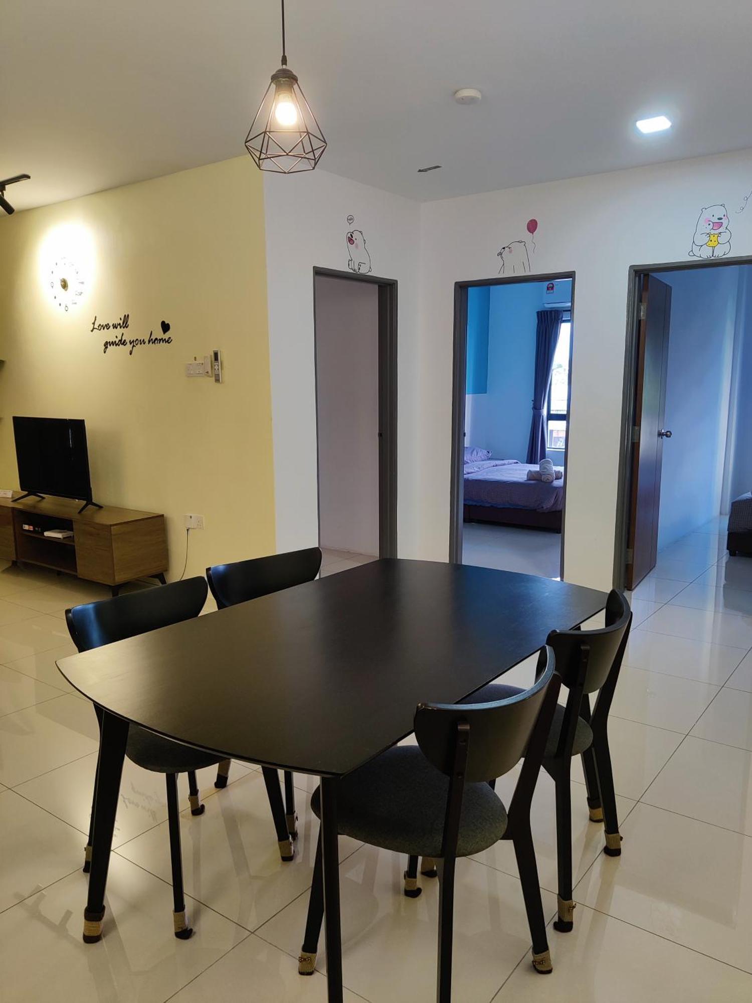Kt's Homestay- Corner Unit - Manhattan Water Park- Station 18 Apartment *